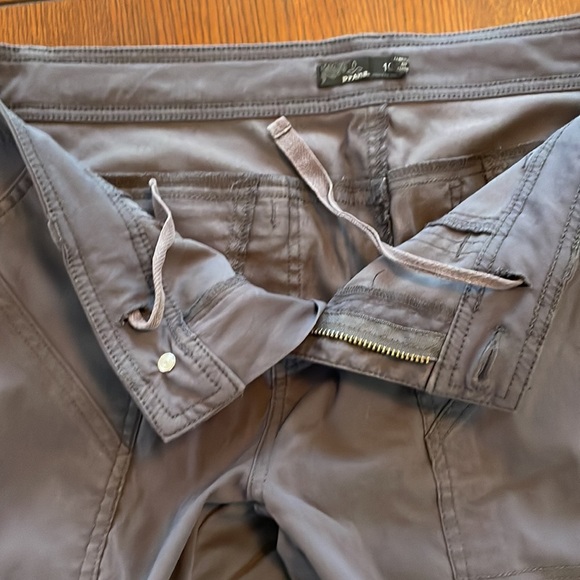 Prana Convertable Hiking Gray Pants 10. Excellent condition. Zip off pants. - Picture 10 of 11